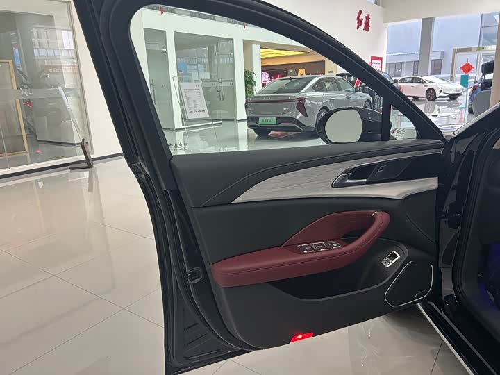 Фото 2 - Hongqi H5 Hybrid