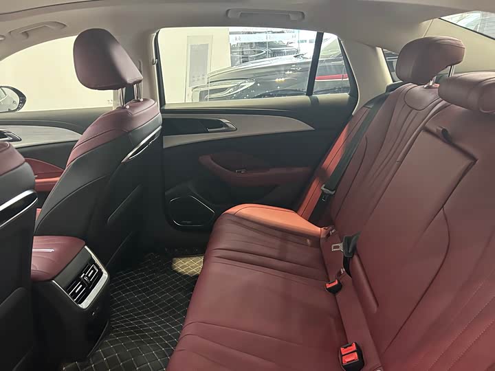 Фото 8 - Hongqi H5 Hybrid