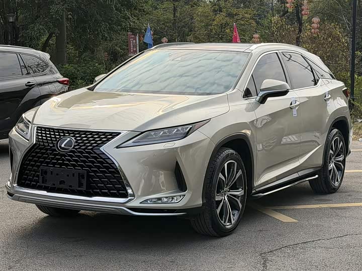 Фото 1 - Lexus RX