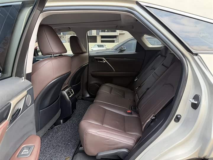 Фото 9 - Lexus RX