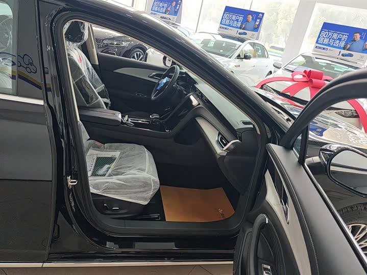 Фото 8 - Hongqi H5