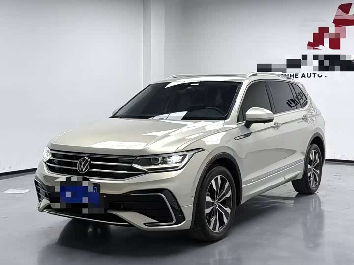 Фото 1 - Volkswagen Tiguan L Pro