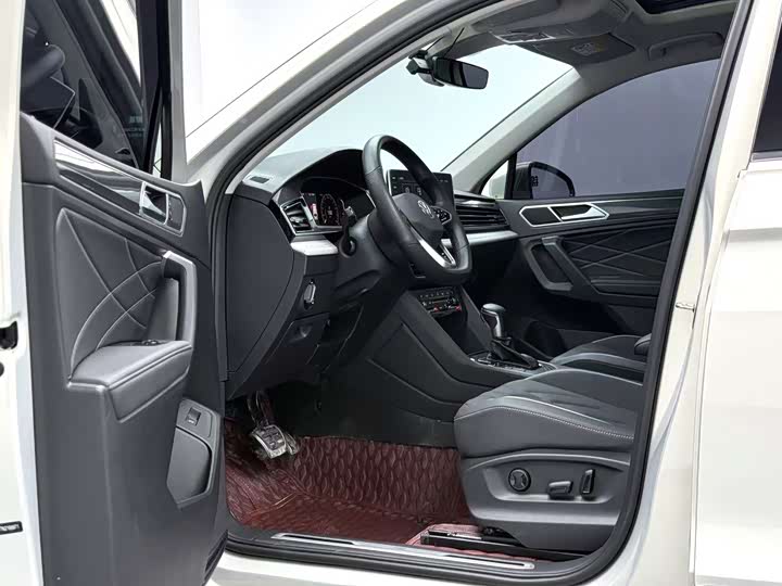 Фото 3 - Volkswagen Tiguan L Pro