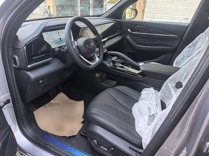 Фото 9 - Geely Monjaro