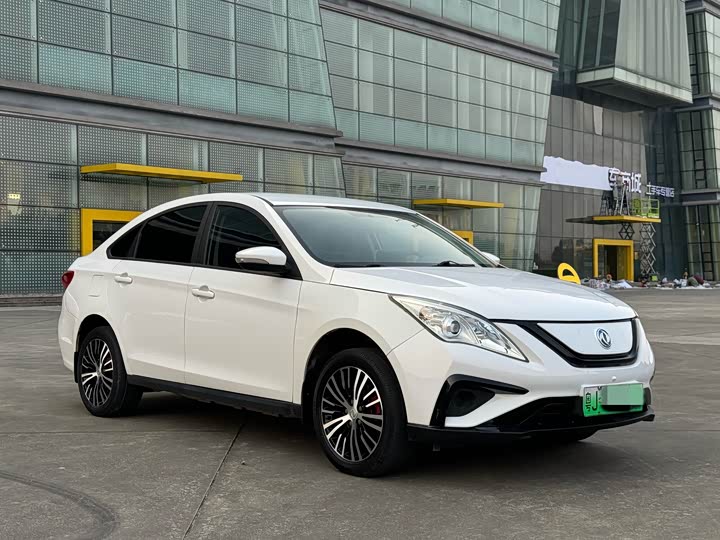 Фото 1 - Dongfeng Forthing S50 EV
