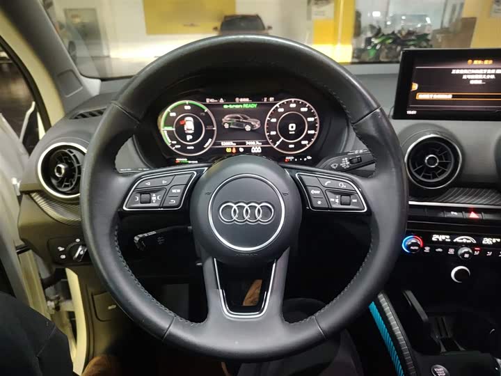 Фото 3 - Audi Q2L e-tron