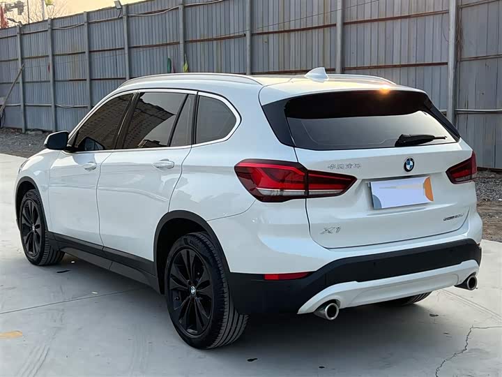 Фото 9 - BMW X1