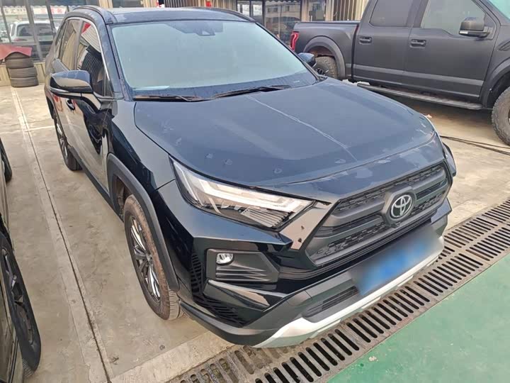 Фото 4 - Toyota RAV4