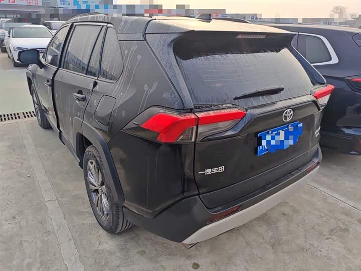 Фото 5 - Toyota RAV4