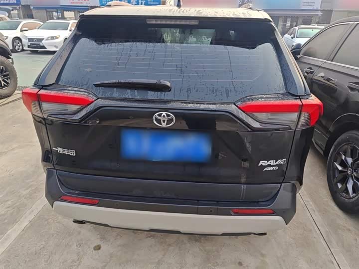 Фото 6 - Toyota RAV4