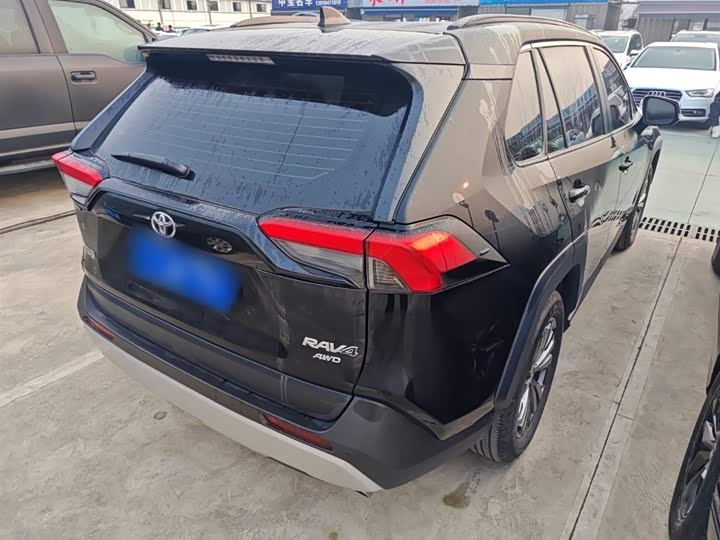 Фото 7 - Toyota RAV4