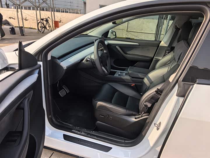 Фото 9 - Tesla Model Y