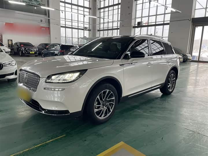 Фото 1 - Lincoln Corsair