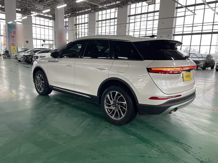 Фото 9 - Lincoln Corsair