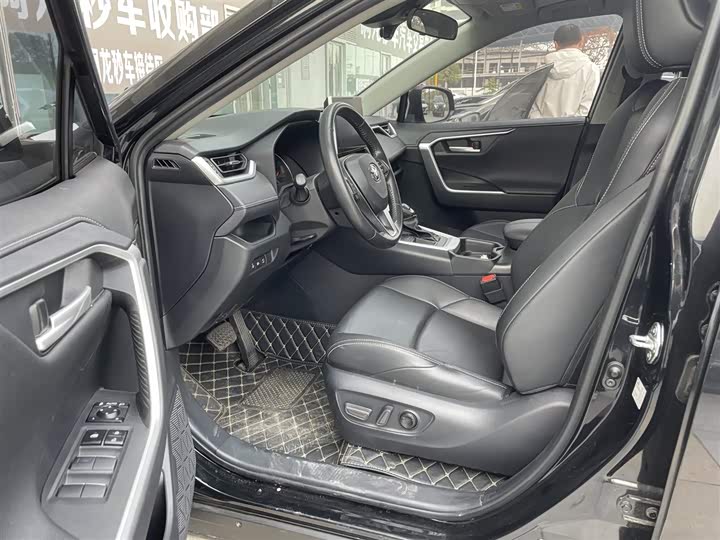 Фото 4 - Toyota Wildlander