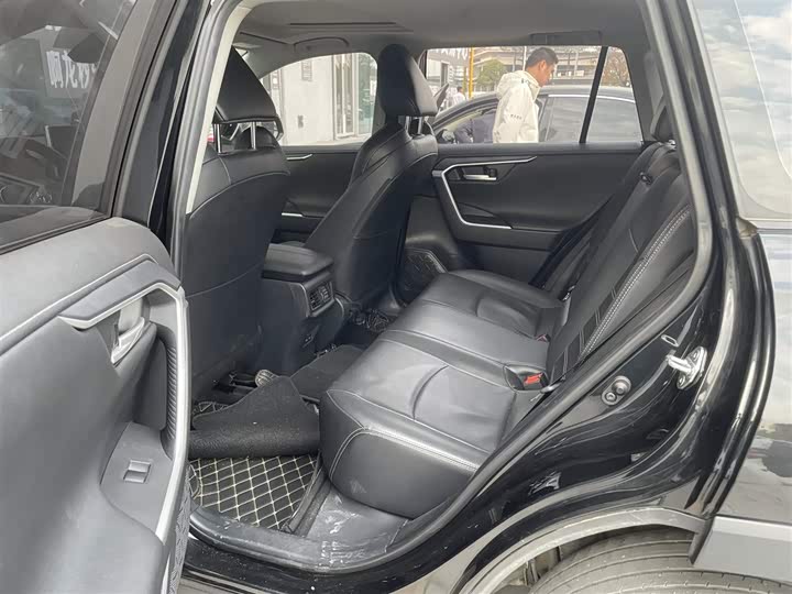 Фото 5 - Toyota Wildlander