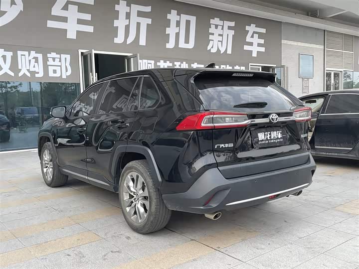 Фото 9 - Toyota Wildlander