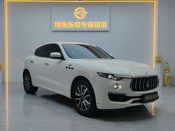 Фото 3 - Maserati Levante