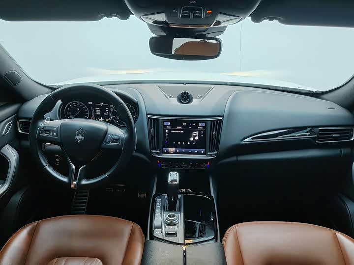 Фото 6 - Maserati Levante