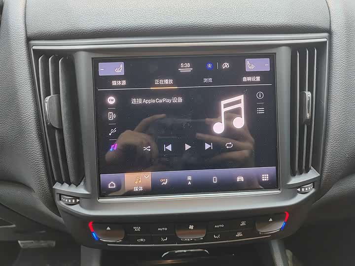 Фото 9 - Maserati Levante