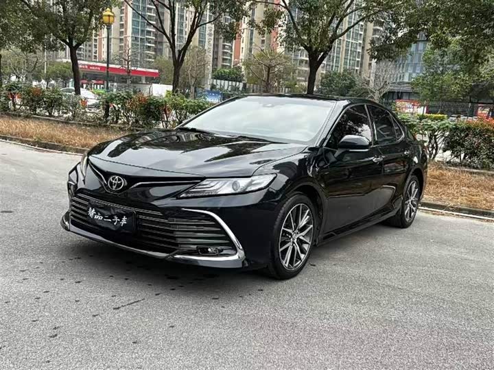 Фото 1 - Toyota Camry