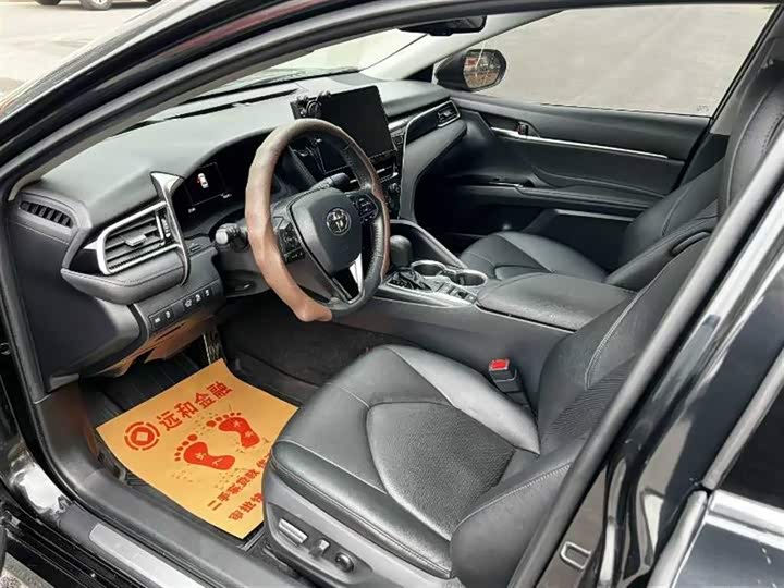 Фото 5 - Toyota Camry