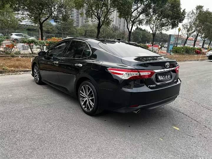 Фото 7 - Toyota Camry