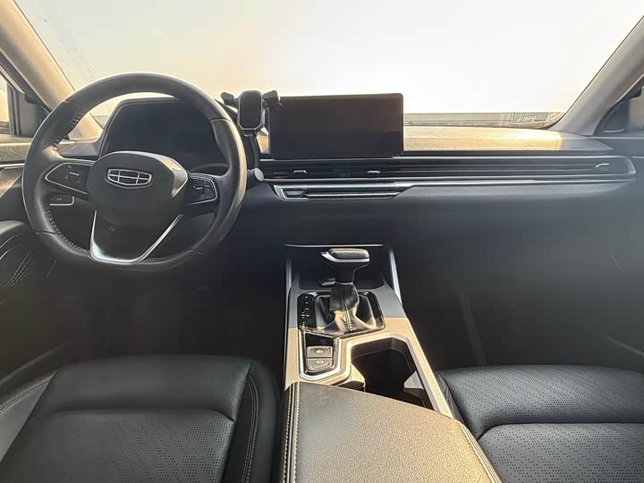 Фото 6 - Geely Emgrand