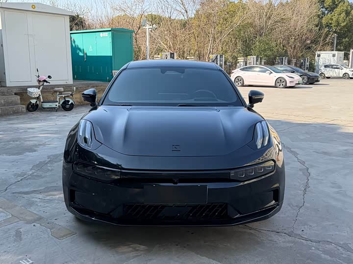 Фото 2 - Zeekr 001