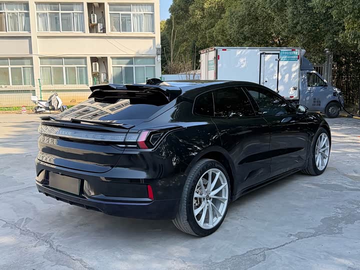 Фото 8 - Zeekr 001