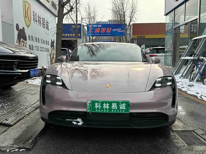 Фото 2 - Porsche Taycan