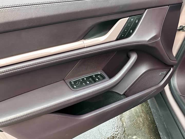 Фото 4 - Porsche Taycan