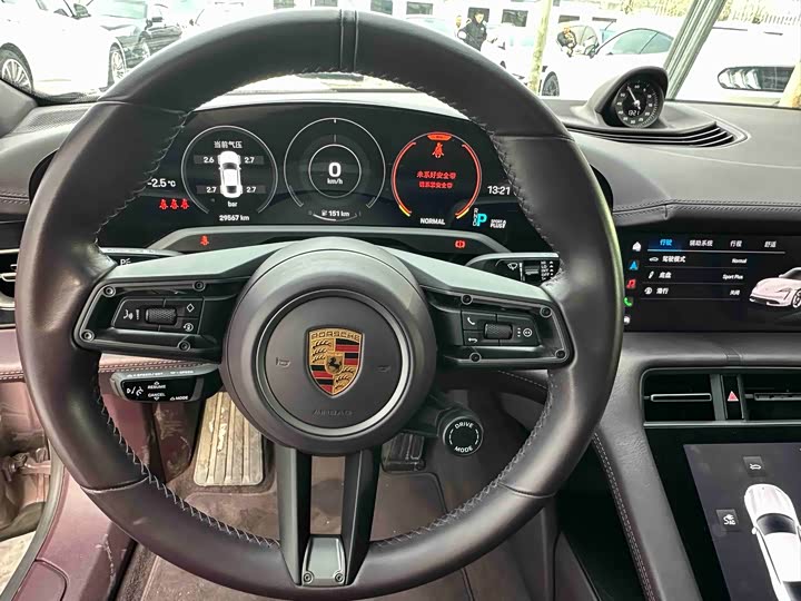 Фото 6 - Porsche Taycan