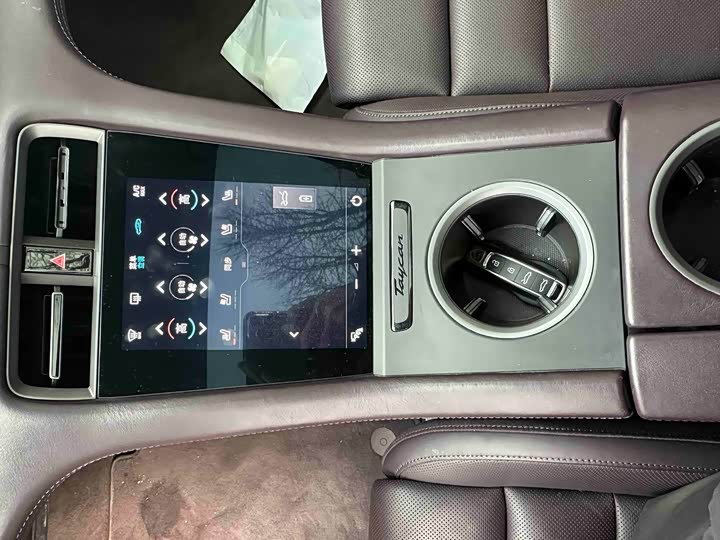 Фото 8 - Porsche Taycan