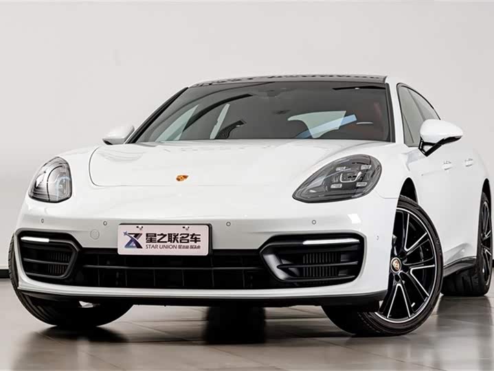 Фото 2 - Porsche Panamera
