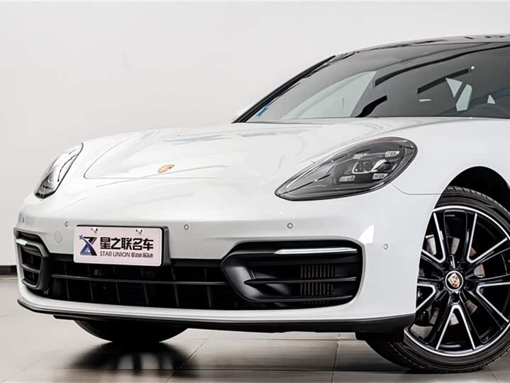 Фото 3 - Porsche Panamera