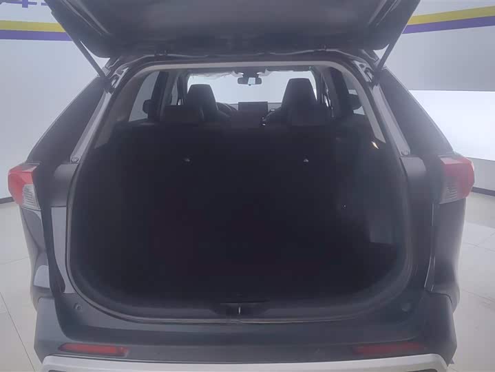 Фото 4 - Toyota RAV4