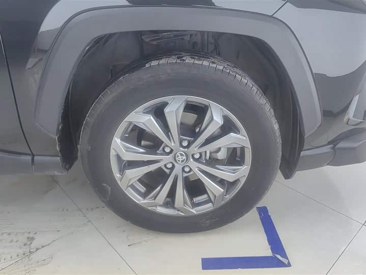 Фото 6 - Toyota RAV4