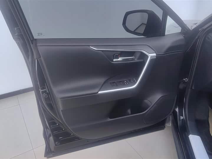 Фото 7 - Toyota RAV4