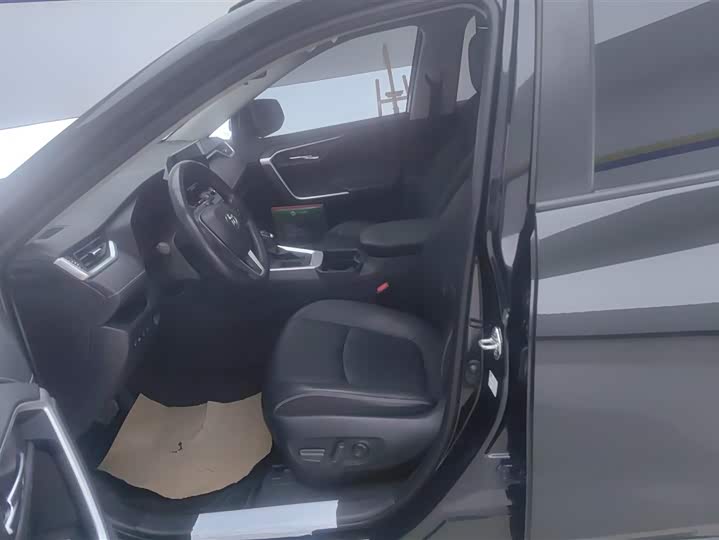 Фото 9 - Toyota RAV4