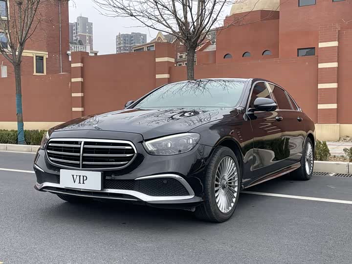 Фото 1 - Mercedes-Benz E-Class