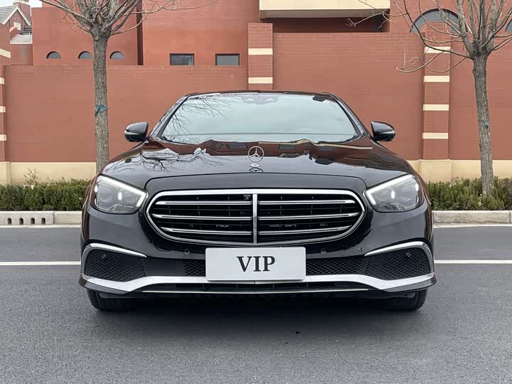 Фото 2 - Mercedes-Benz E-Class