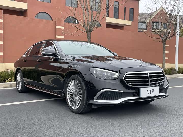 Фото 3 - Mercedes-Benz E-Class