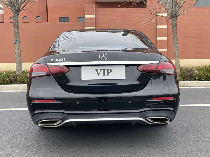 Фото 5 - Mercedes-Benz E-Class