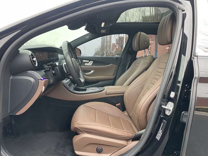 Фото 7 - Mercedes-Benz E-Class