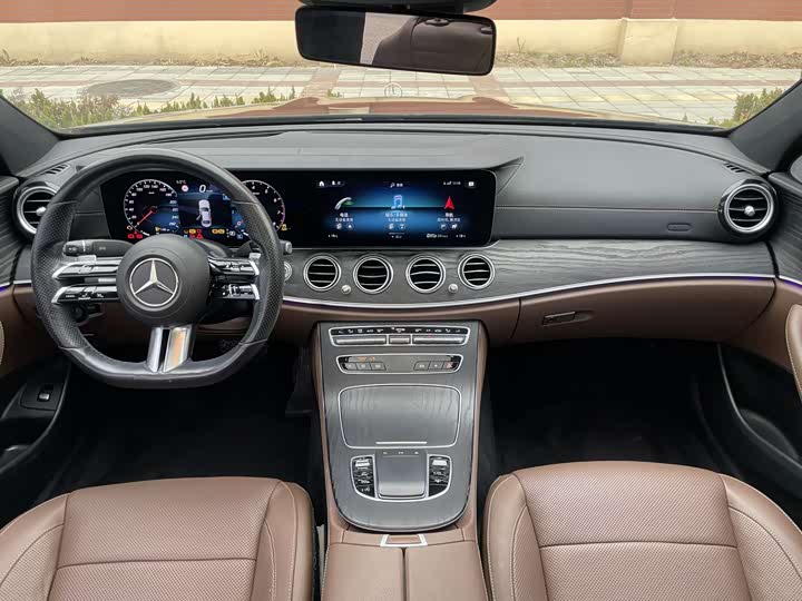 Фото 9 - Mercedes-Benz E-Class