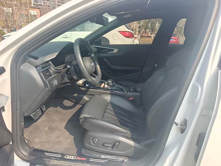 Фото 2 - Audi A4L