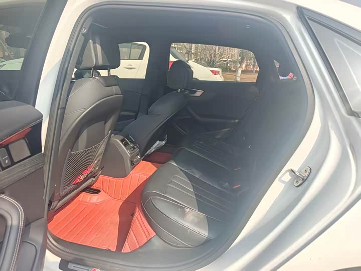 Фото 4 - Audi A4L