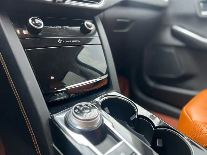 Фото 6 - Ford Escape