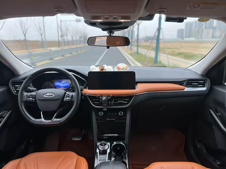 Фото 8 - Ford Escape